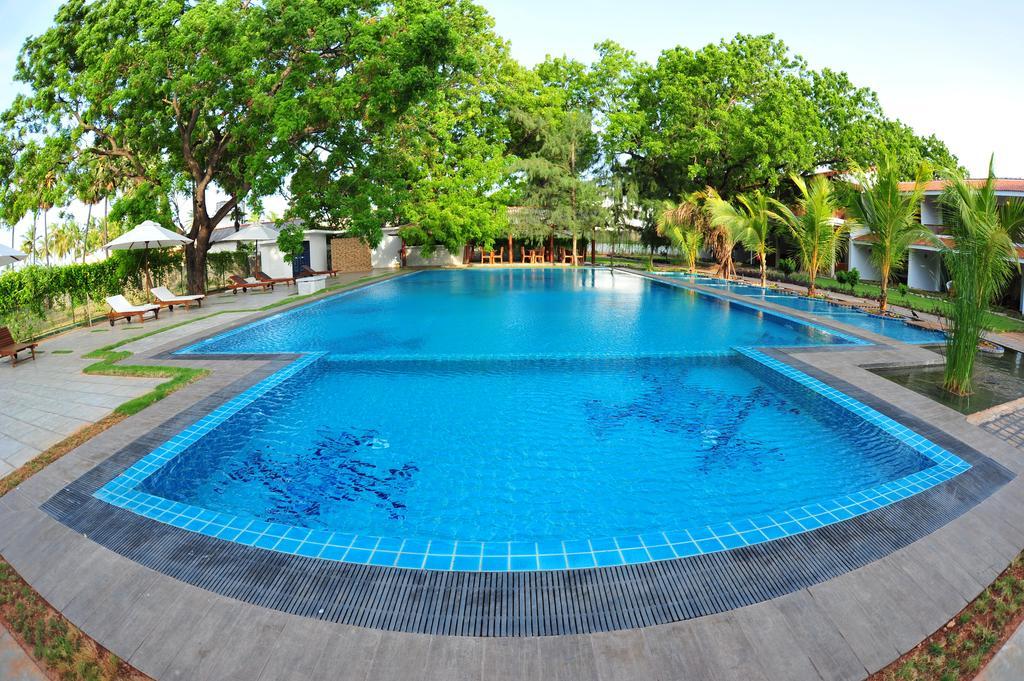 Anantamaa Hotel Тринкомали Экстерьер фото