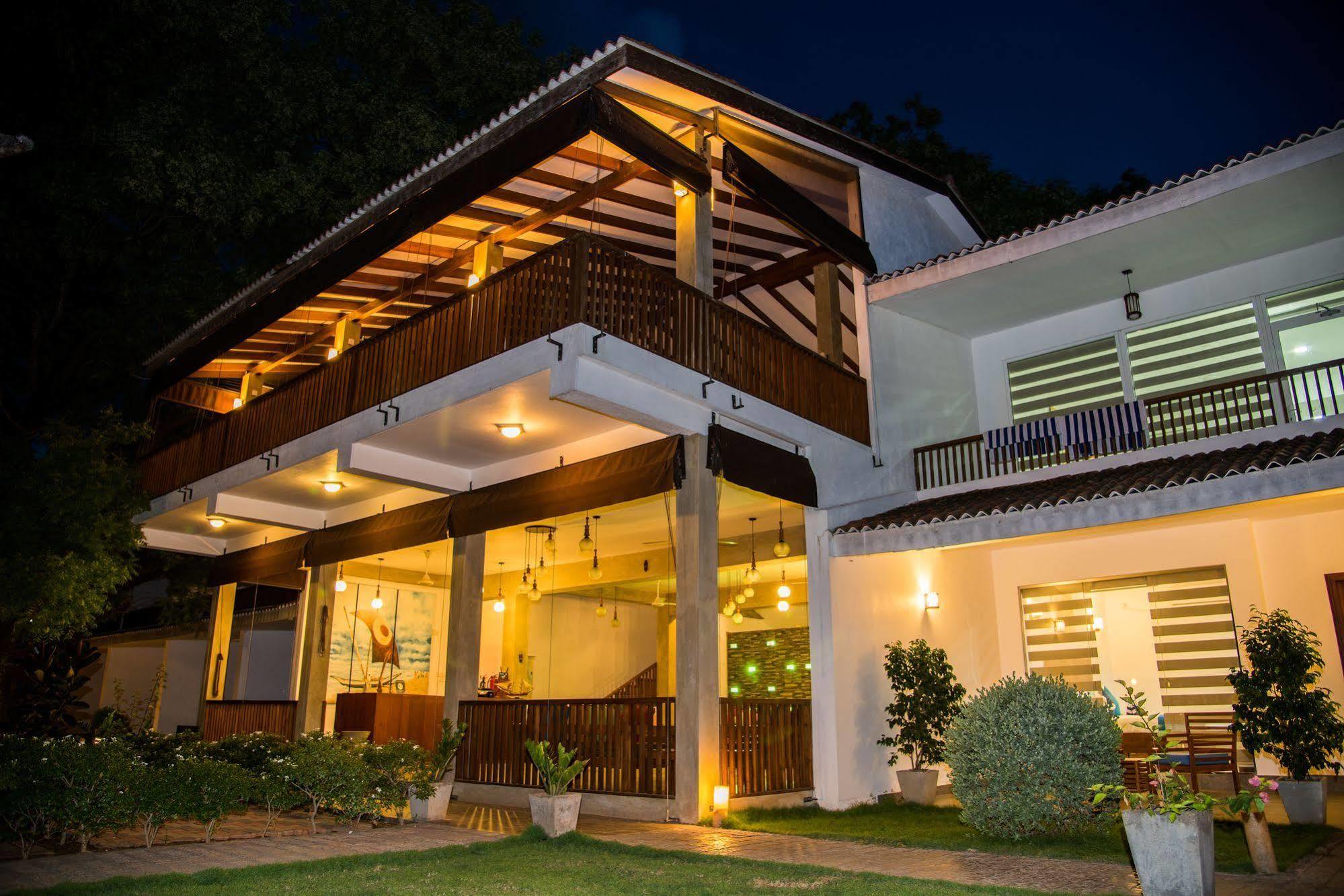 Anantamaa Hotel Тринкомали Экстерьер фото