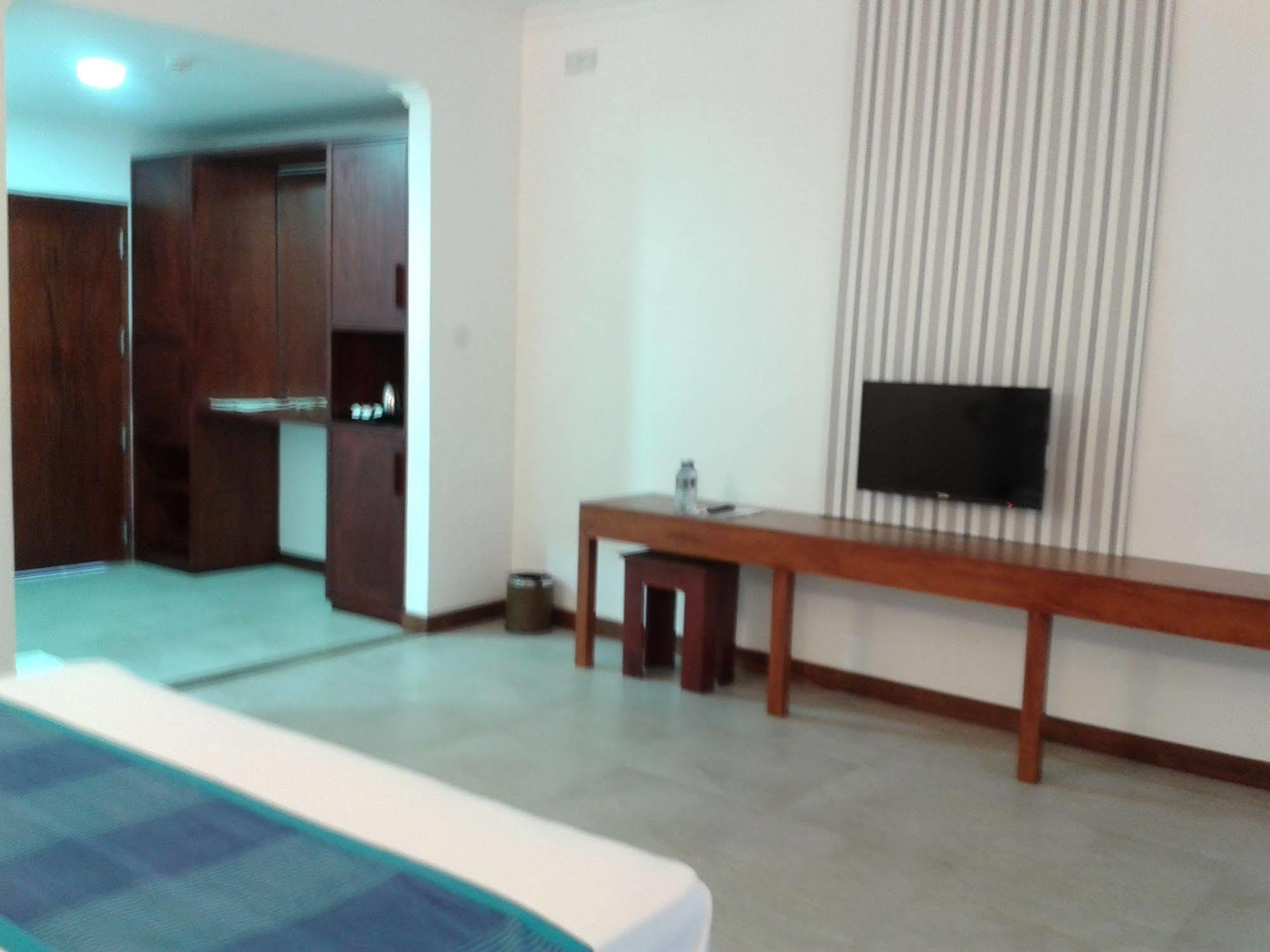 Anantamaa Hotel Тринкомали Экстерьер фото