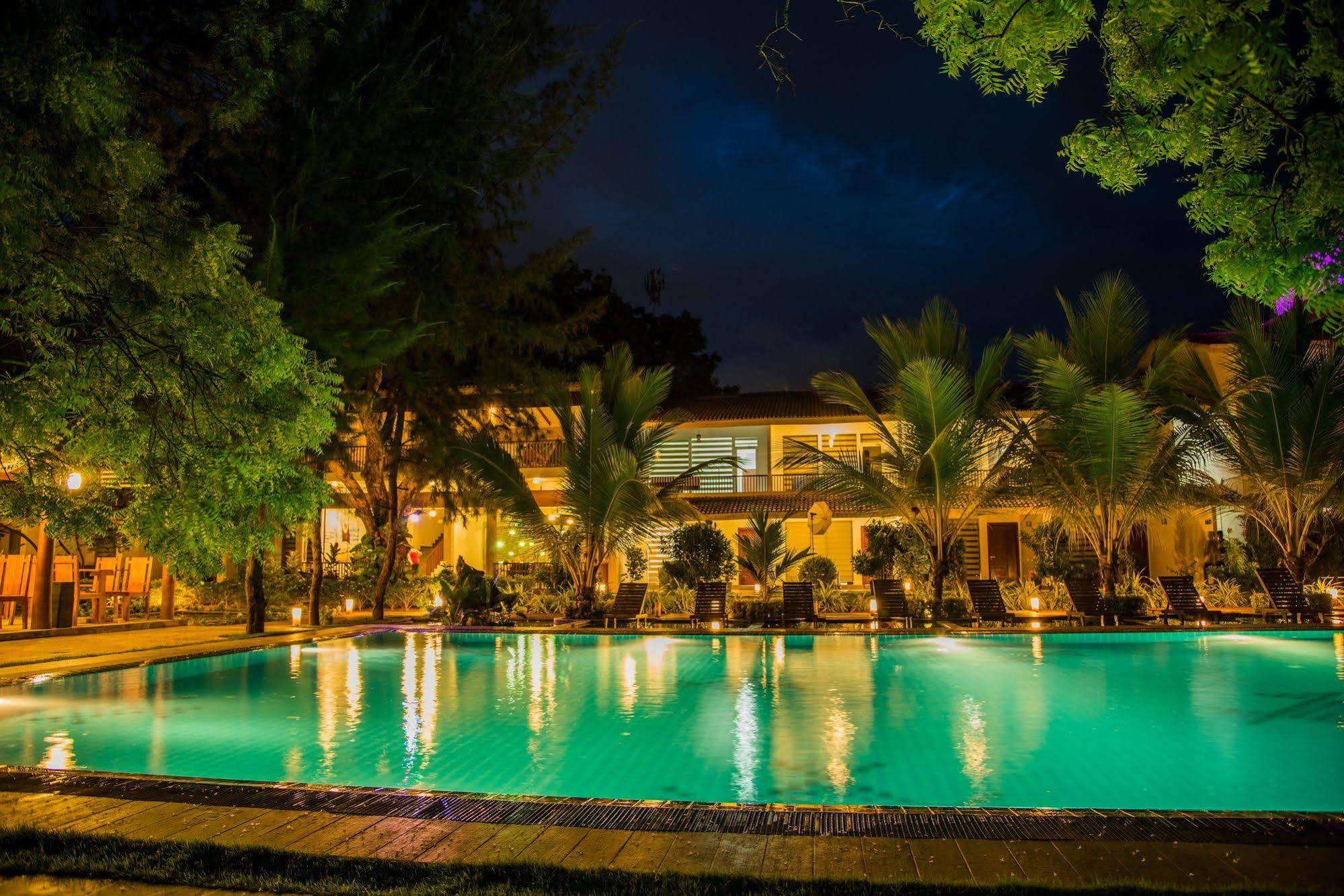 Anantamaa Hotel Тринкомали Экстерьер фото