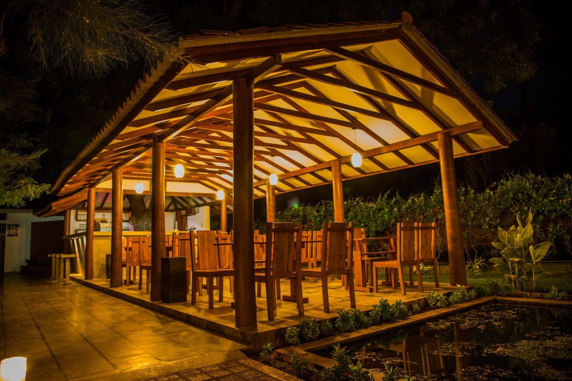 Anantamaa Hotel Тринкомали Экстерьер фото
